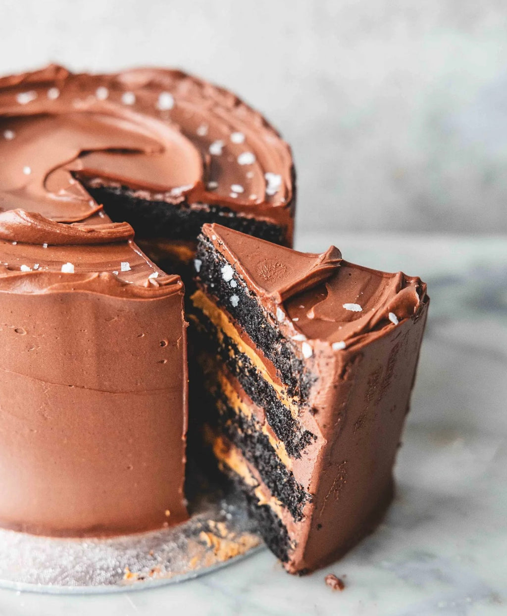 SALTED AND CARAMEL LAYRED CAKE